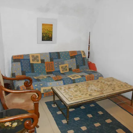 House On The Plaza Apartman *